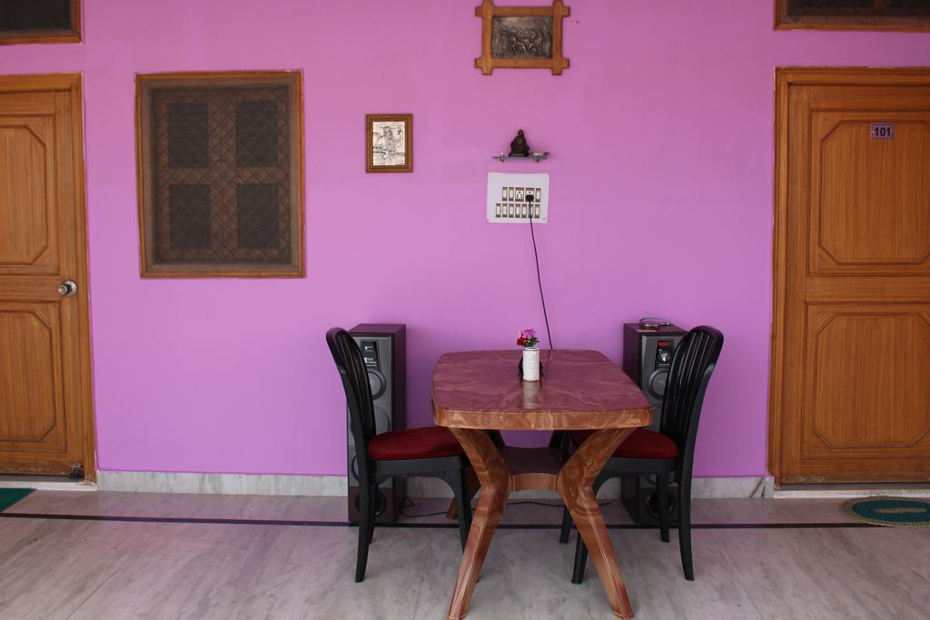Prem Home Stay Khadzsuráhó Kültér fotó