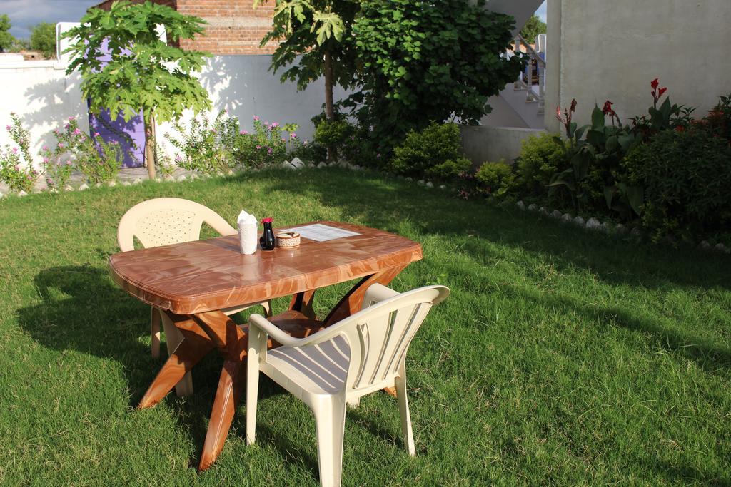 Prem Home Stay Khadzsuráhó Kültér fotó